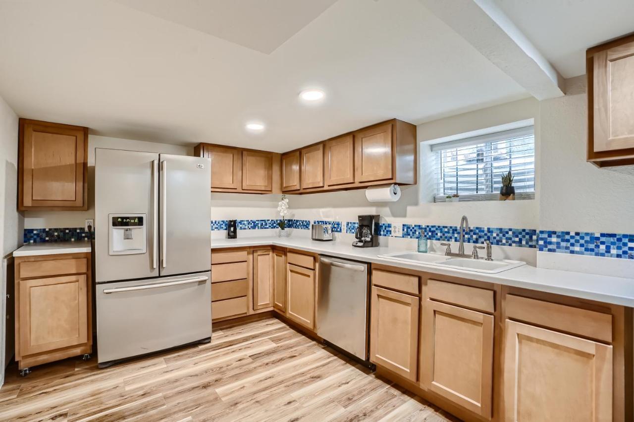 Sloans Lake Getaway - Basement Apartment Near Broncos And Downtown Denver Lakewood Dış mekan fotoğraf